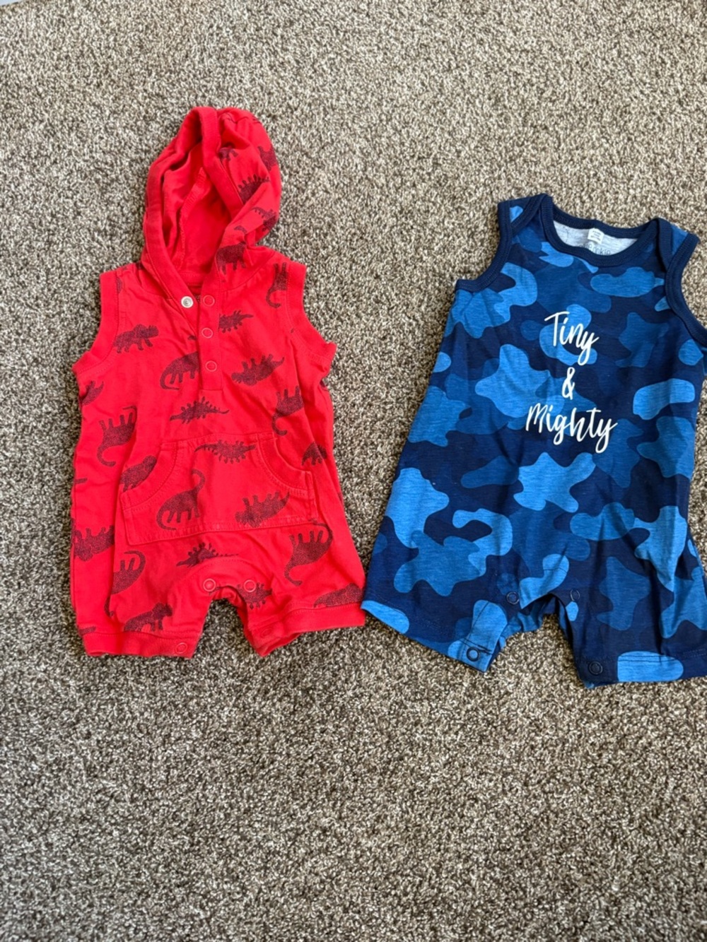 Baby boy clothes lot (size newborn) - Picture 8 of 13